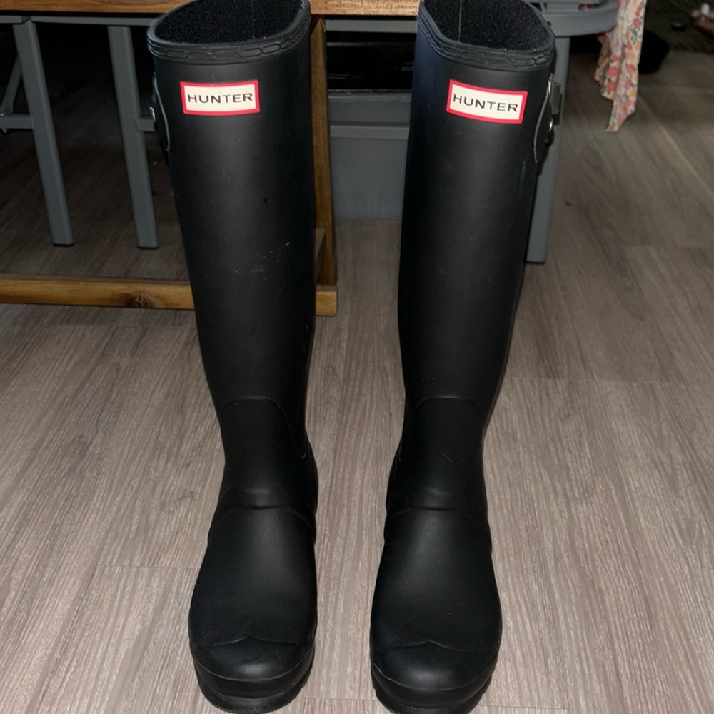 Black hunter boots